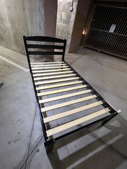 Twin mattress frame