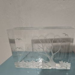 VINTAGE LUCITE ETCHED ARTWORK - PAPERWEIGHT 3.5"×2.4" ×1" - V41