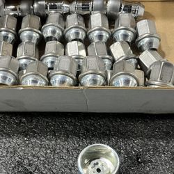 Dodge Ram Lug Nuts + Lock Key 