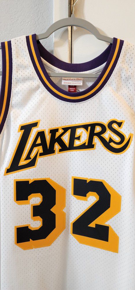 lakers jersey in store