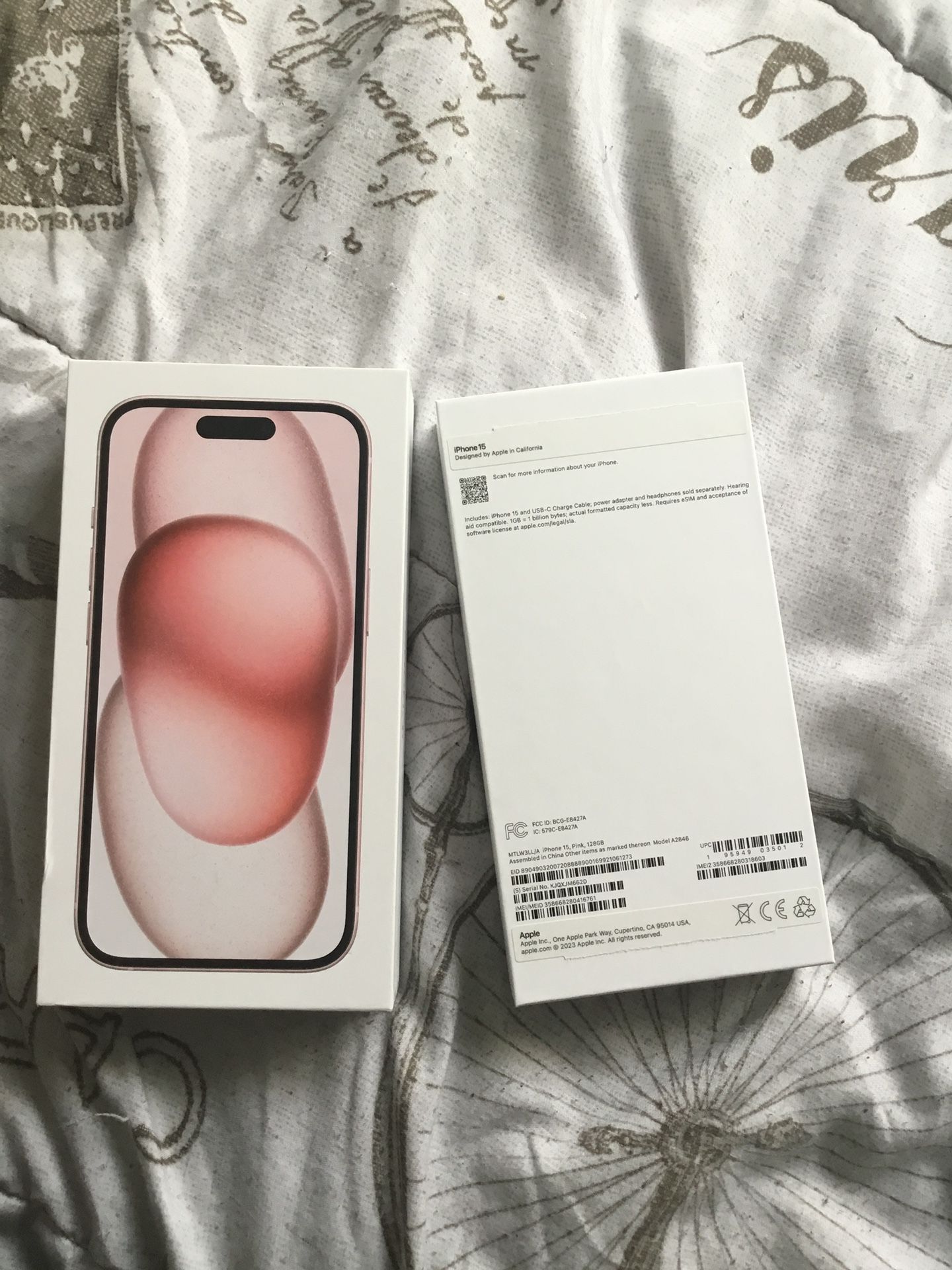 iPhone 15 (pink)