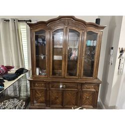 1960s Vintage Thomasville Breakfront China Cabine