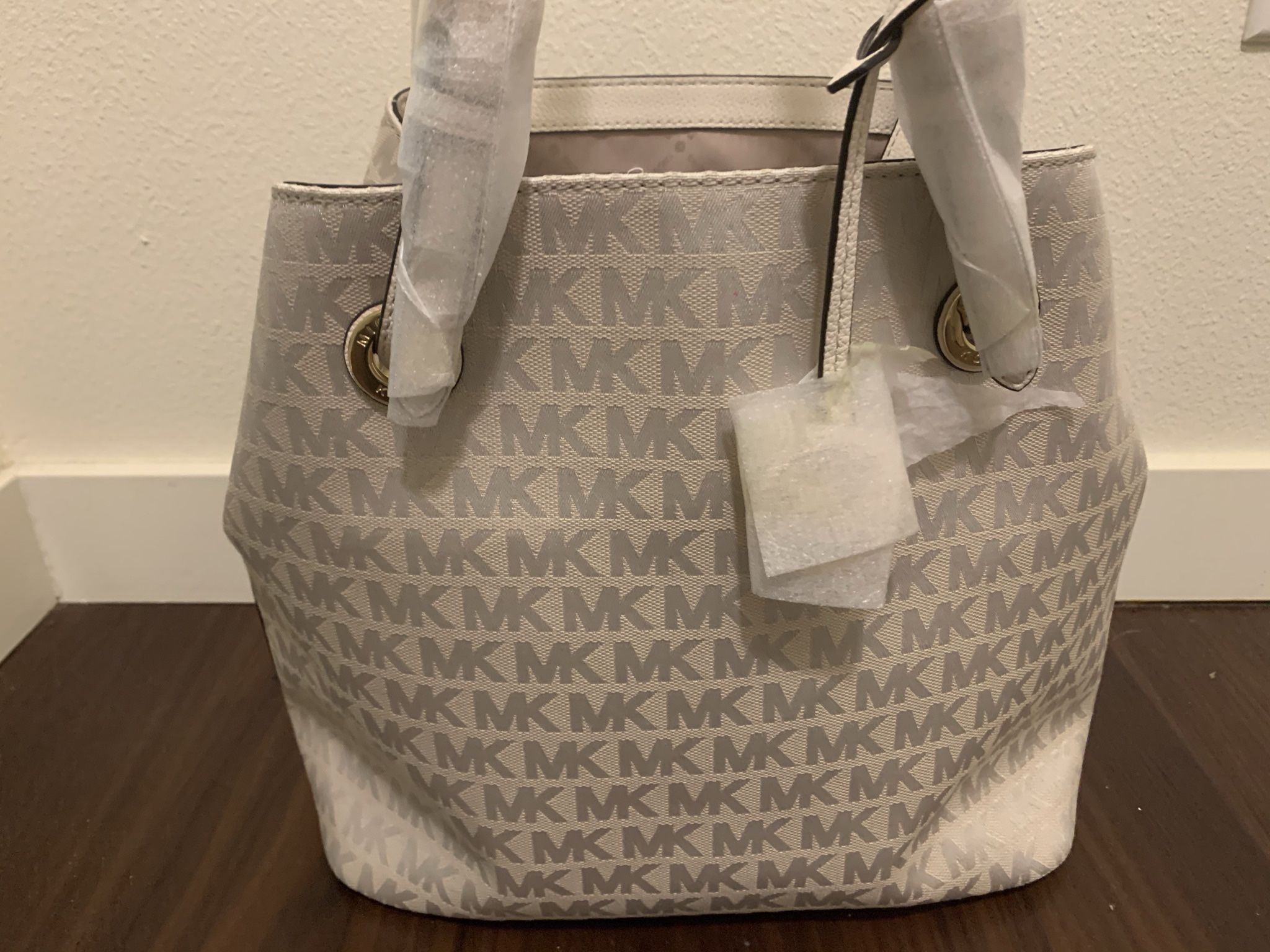 Michael Kors Purse New Medium Size