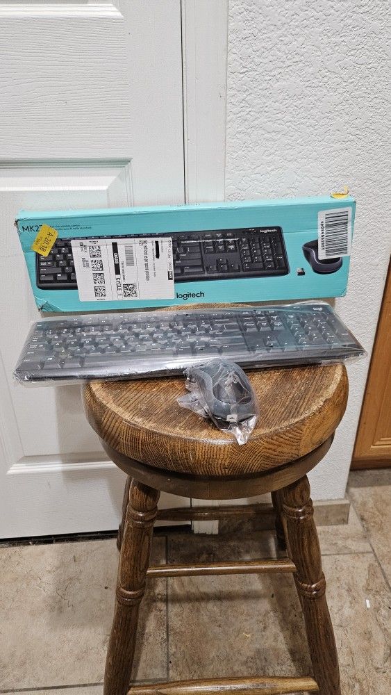 LOGITECH MK270 COMBO WITH WIRELESS KEYBOARD AND MOUSE