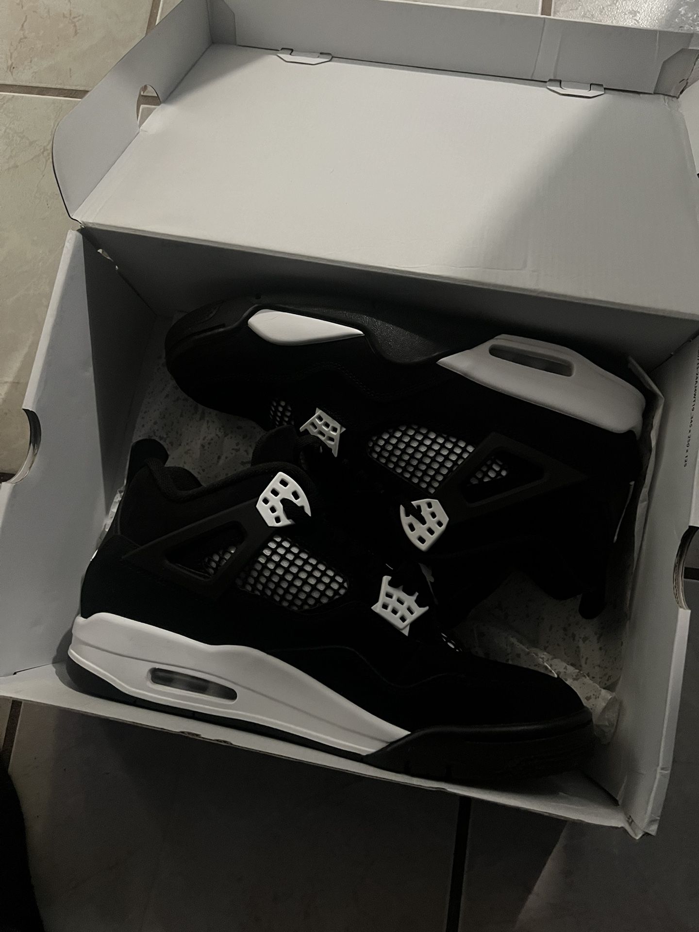 Jordan 4 White Thunder