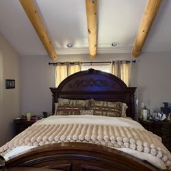 Cal King Bedroom Set