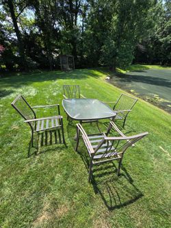 Outdoor table and 4 chairs