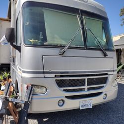 2004  Southwind Motorhome