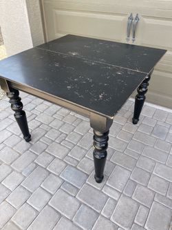 PB Francesca Black Dining Table
