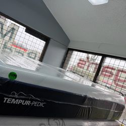 CALIFORNIA KING SIZE TEMPURPEDIC LUXEADAPT SOFT MATTRESS & BOX SPRINGS BED SET