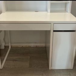 IKEA White Computer Desk Makeup Table Perfect For Bedroom, Office Or Studio.