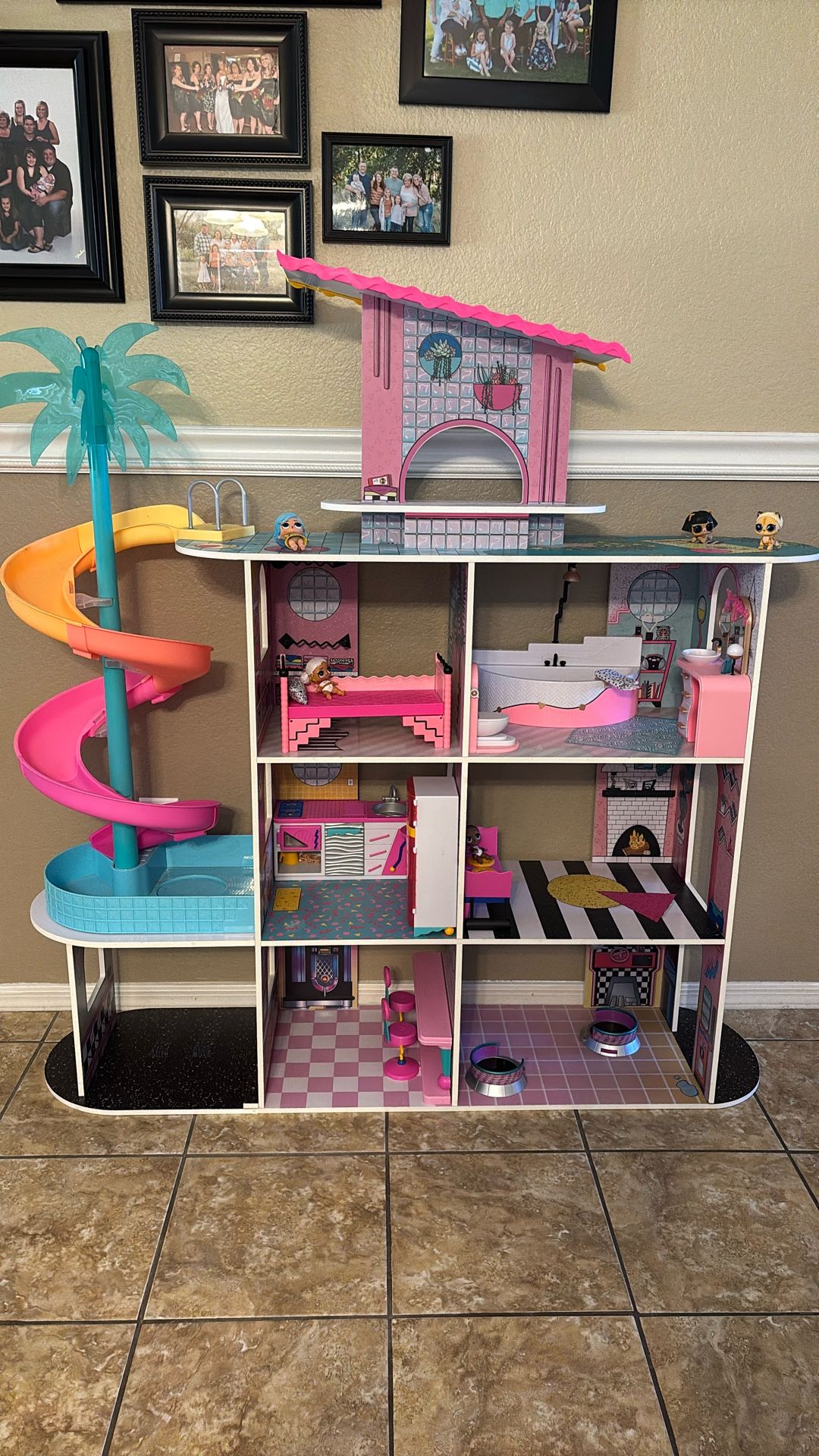 L.O.L. Fashion House Playset