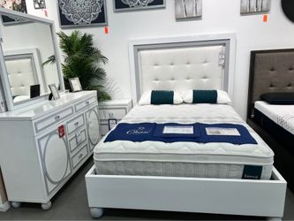 Michael Amini Sky Tower Queen Bedroom Set 4 Pcs. Floor Model Sale Price