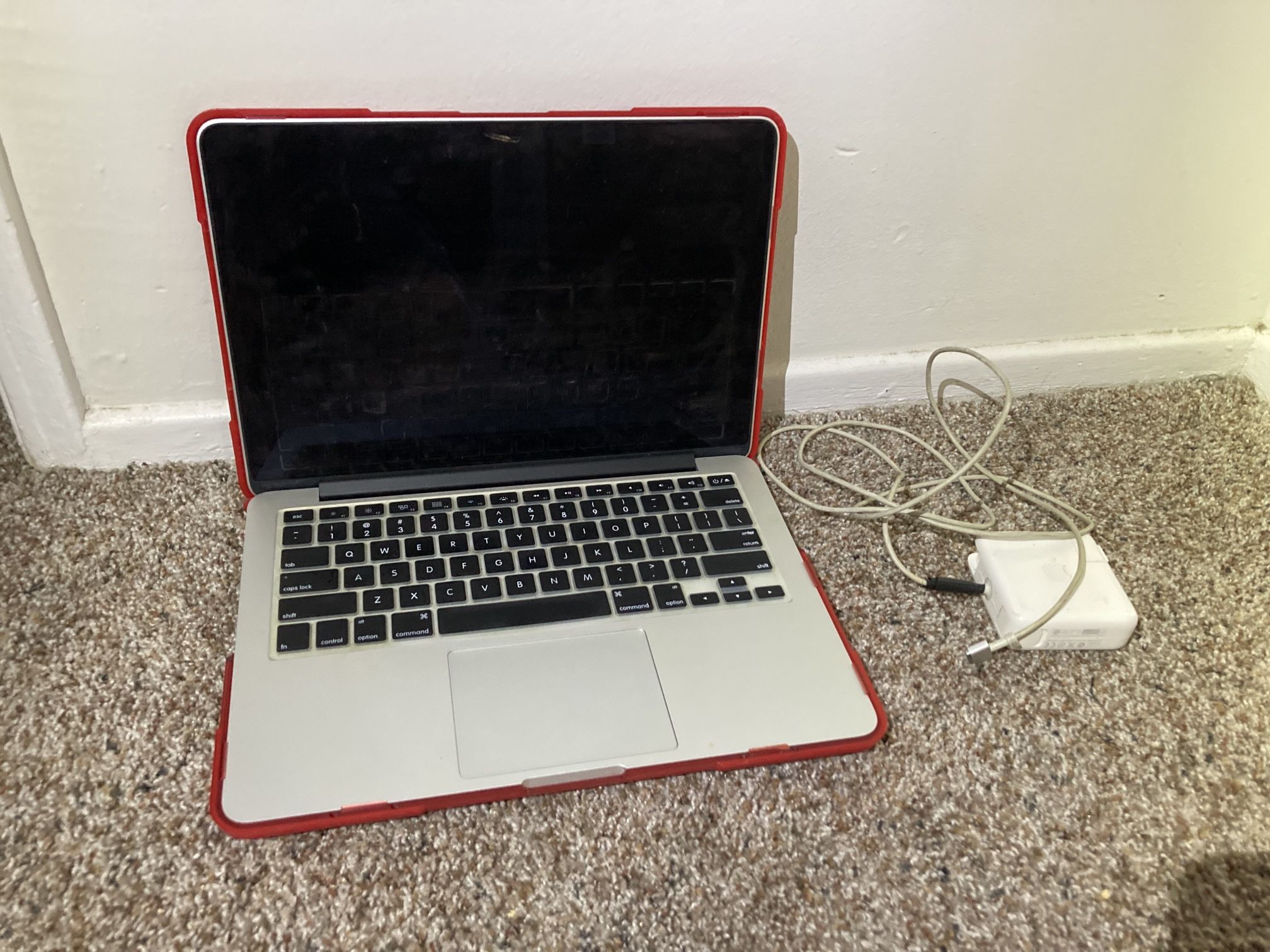 MacBook Pro (Retina, 13-inch, Late 2013) with accessories - $250 (Sherman Oaks)