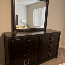 Dresser With Mirror