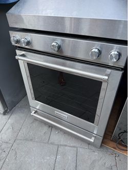 KitchenAid KSGG700ESS1 gas convection range with oven.