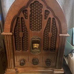 Vintage WORKING AM/FM Radio (Retro Look)