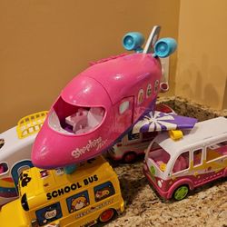 Shopkins , Hello Kitty , School Bus, Includes Some Hello Kitty Figures