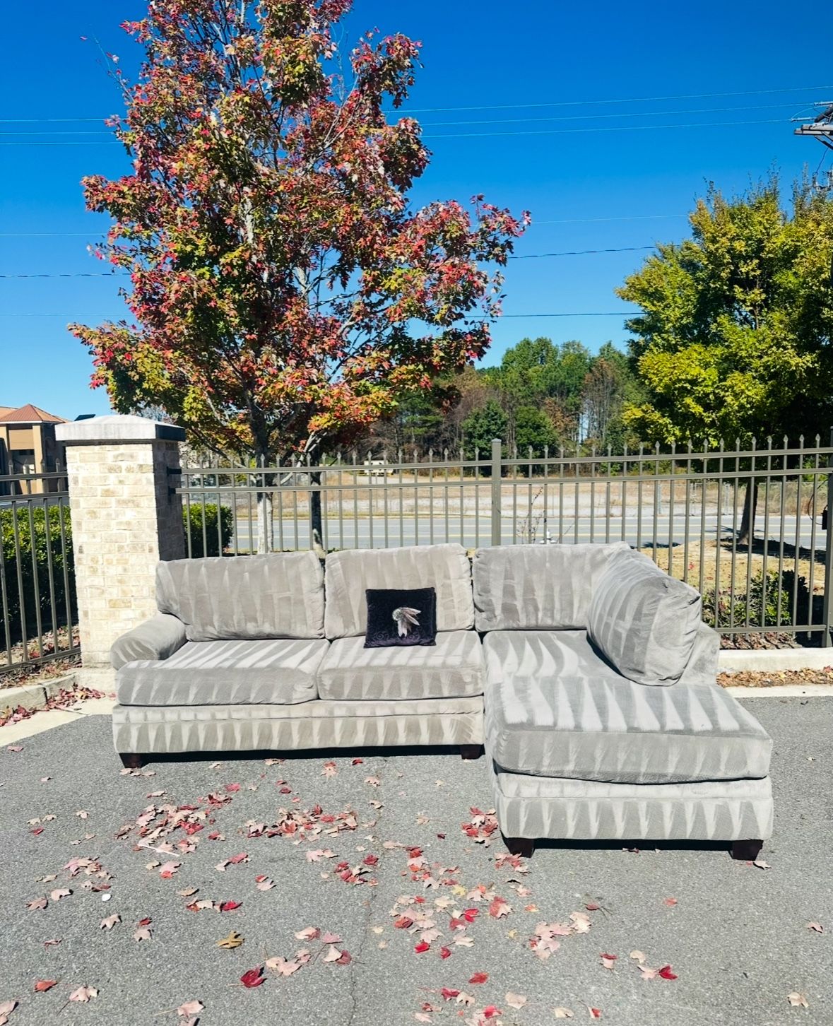 Free Delivery π Velvet Grey Comfy Couch