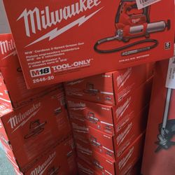 MILWAUKEE M18 FUEL Grease Gun 