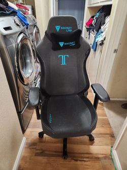 Secret labs titan cloth chair