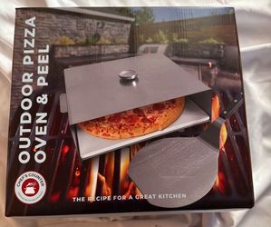 Outdoor pizza oven and peel