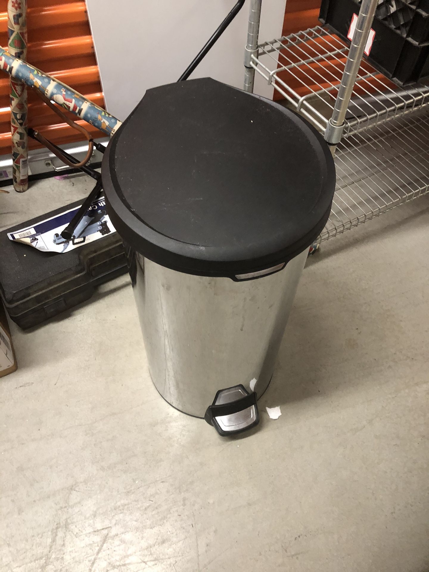 Kitchen trash can