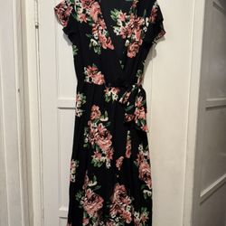 New!!! Flowery pattern dress size Medium