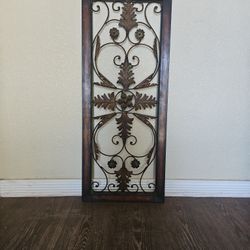 Metal wall décor.