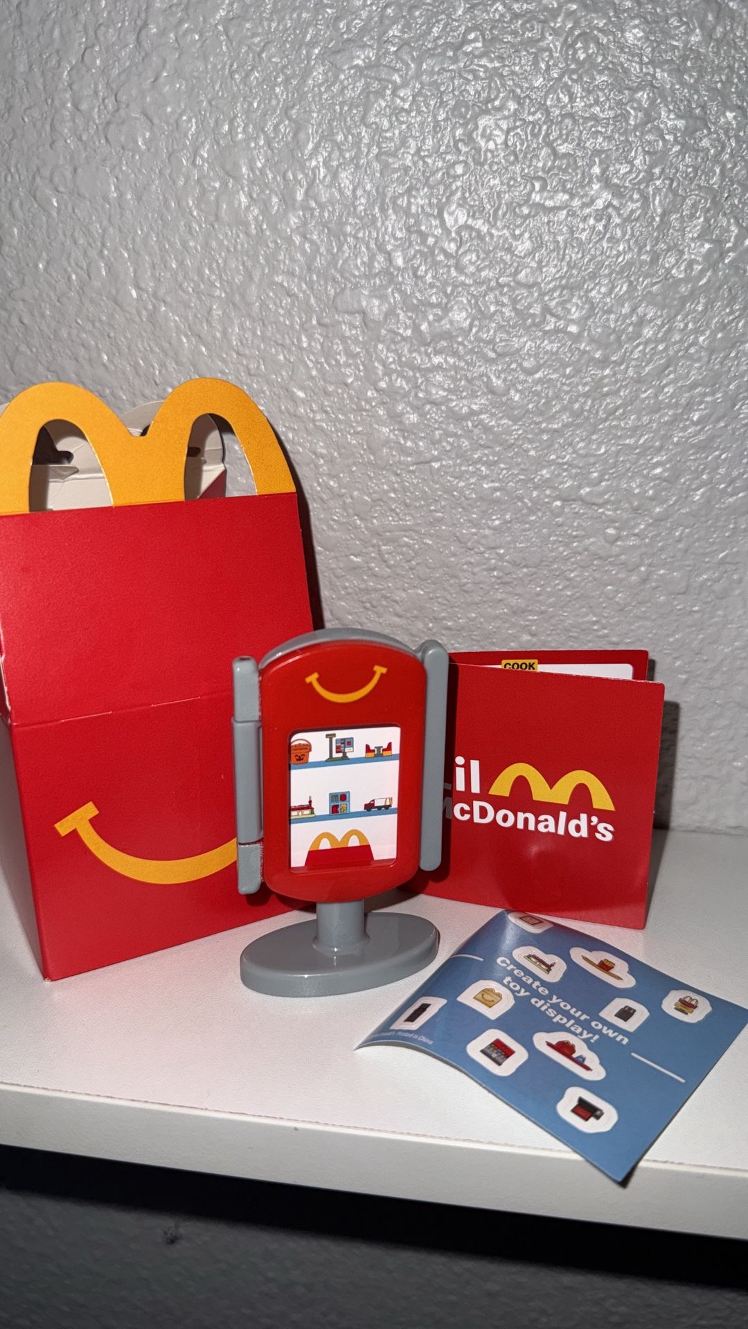 McDonald’s Tiny Happy Meal (toy Display)