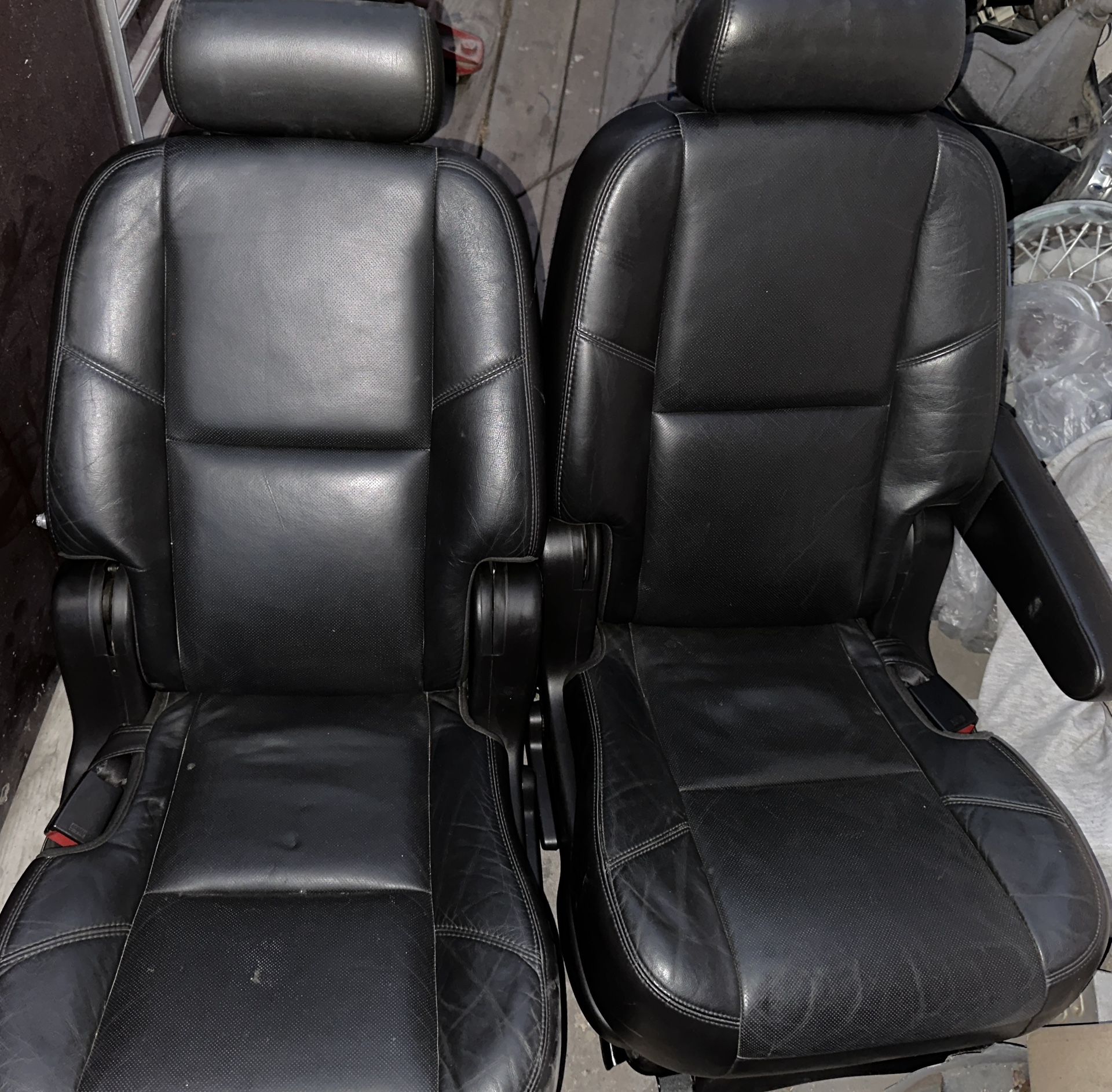 Escalade 2nd Row Seats