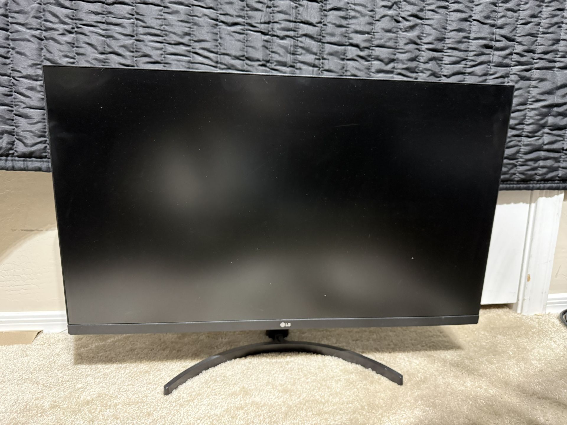 LG 32” QHD Computer Monitor W/HDMI Cable