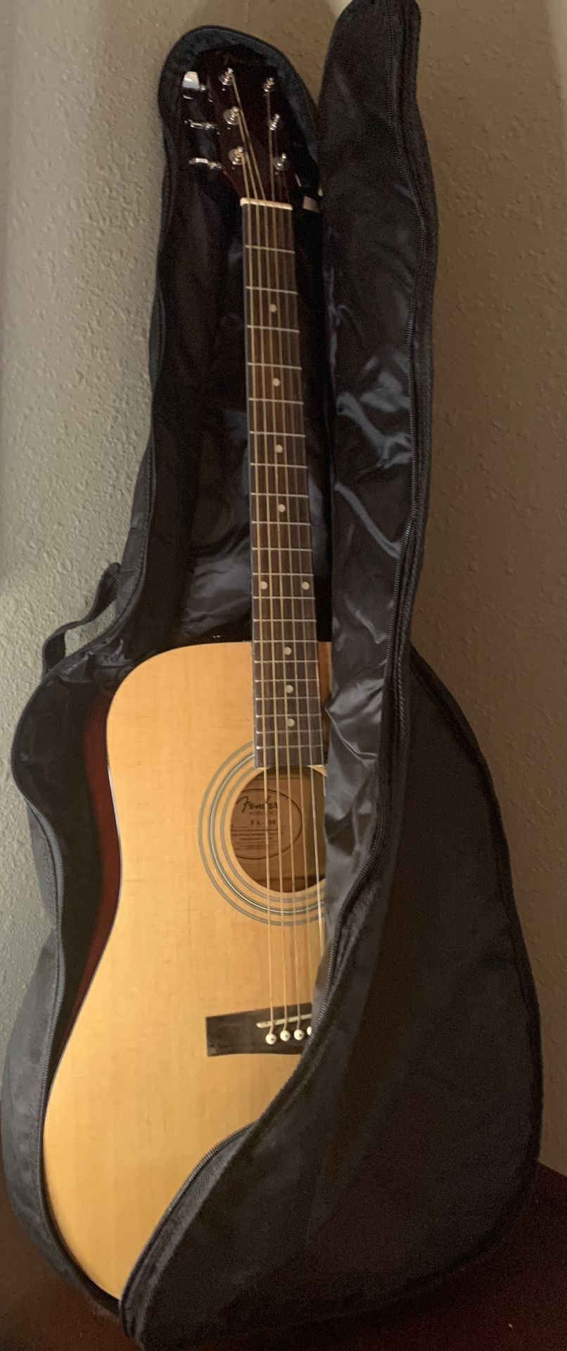 Fender acoustics FA-100 guitar and case excellent condition
