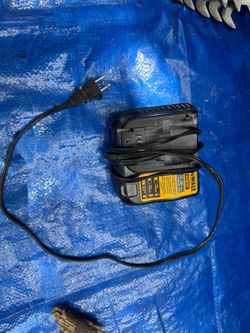 DeWalt DCB107 12V/20V MAX Battery Charger - Tested Works