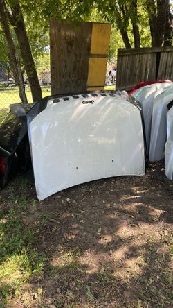 2019-24 Jeep Cherokee hood