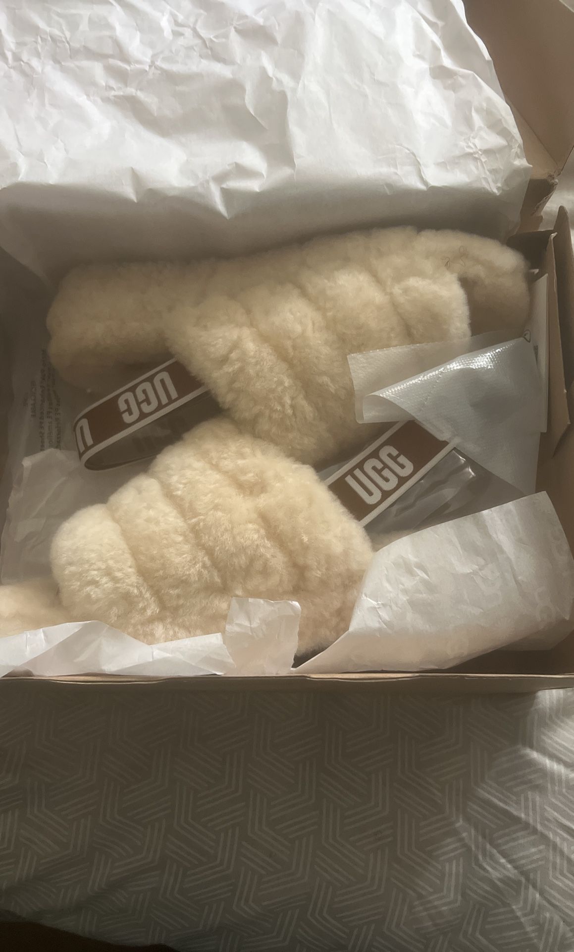 Woman’s UGG Slippers Cream Color Way Sz 8w