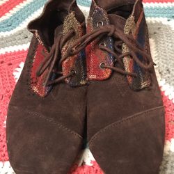 TOMS Shoes Size 7.5