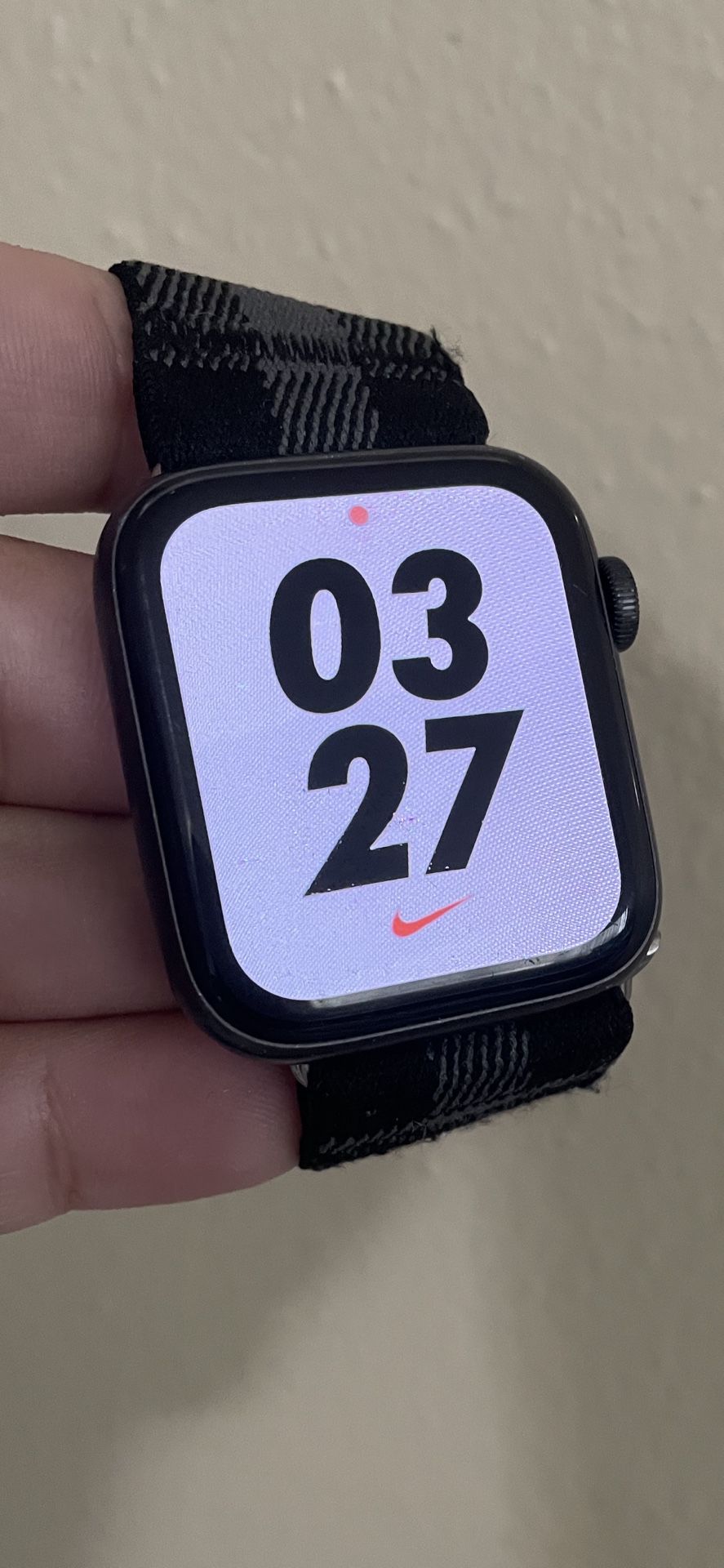 Model: Apple Watch SE (GPS, 44mm)