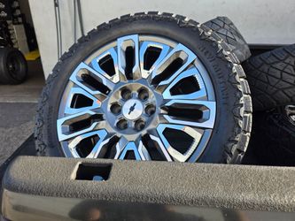 22" Chevy truck/suv Ultimate rims w/ used tires