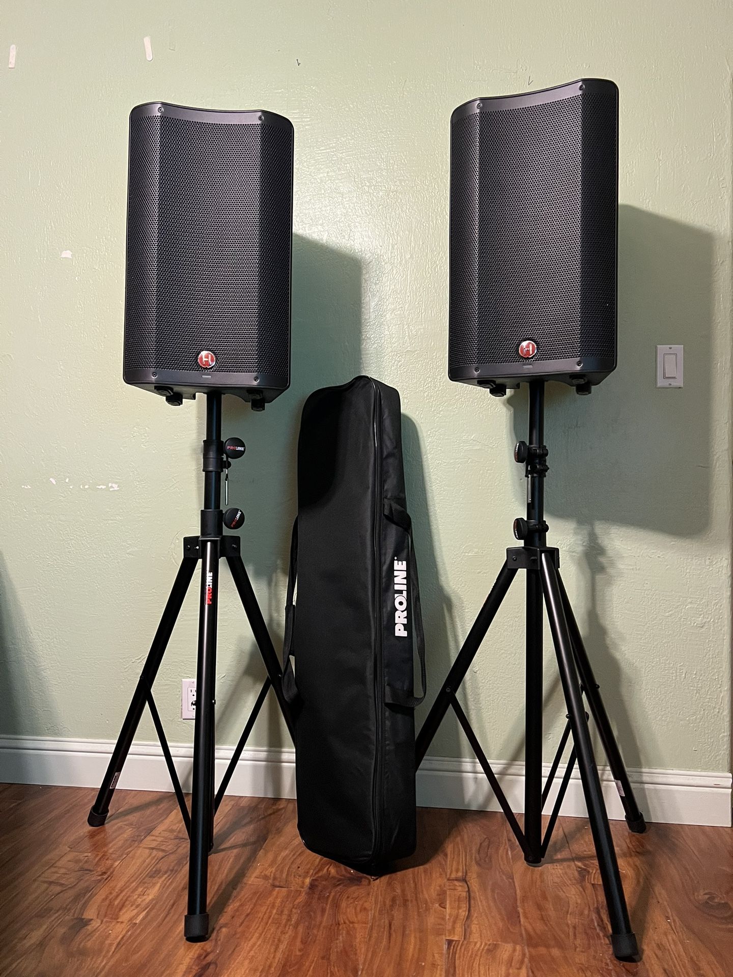 2 Harbinger VARI V2312 12” 2000w Powered Speakers with Bluetooth & Proline Stands