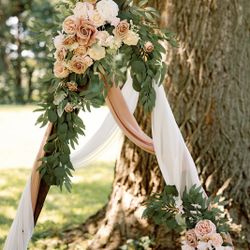 Triangle Arch with Decor