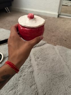 Ceramic bowl with lid