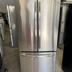 GE REFRIGERATOR 33" WIDE
