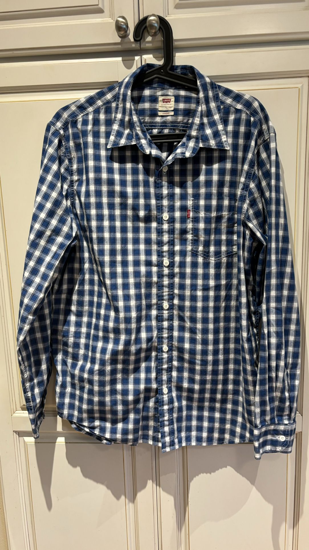 Levi’s Button Down Shirt Size L Standard blue checkered long sleeve