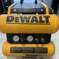 Dewalt 4 Gallon Twin Stack Air Compressor 