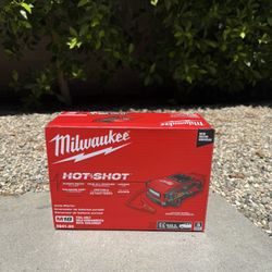 Milwaukee M18 Hot Shot Jump Starter