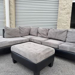 Sectional In Good Condition!