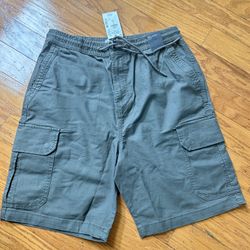 NWT Denim Co. Men's grey Cargo Shorts size S( Waist 30-32”)