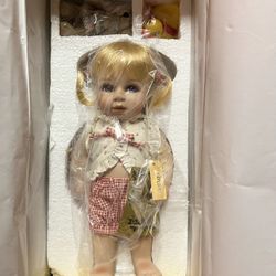 A CONNOISSEUR COLLECTION DOLL  from Seymour Mann