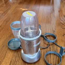Nutribullet with extra attachments. 